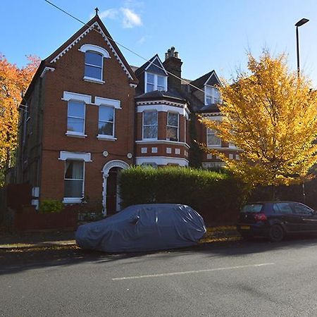 2 Bedroom Top Floor Flat, West Dulwich Free Street Parking ロンドン エクステリア 写真