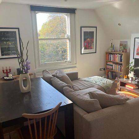 2 Bedroom Top Floor Flat, West Dulwich Free Street Parking ロンドン エクステリア 写真