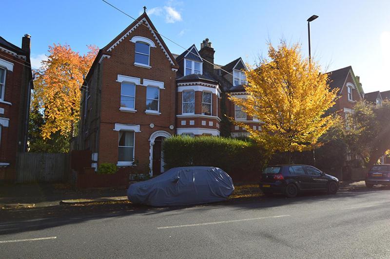2 Bedroom Top Floor Flat, West Dulwich Free Street Parking ロンドン エクステリア 写真