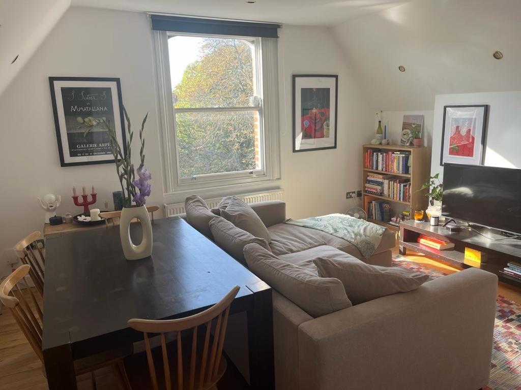 2 Bedroom Top Floor Flat, West Dulwich Free Street Parking ロンドン エクステリア 写真