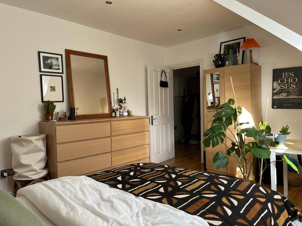 2 Bedroom Top Floor Flat, West Dulwich Free Street Parking ロンドン エクステリア 写真