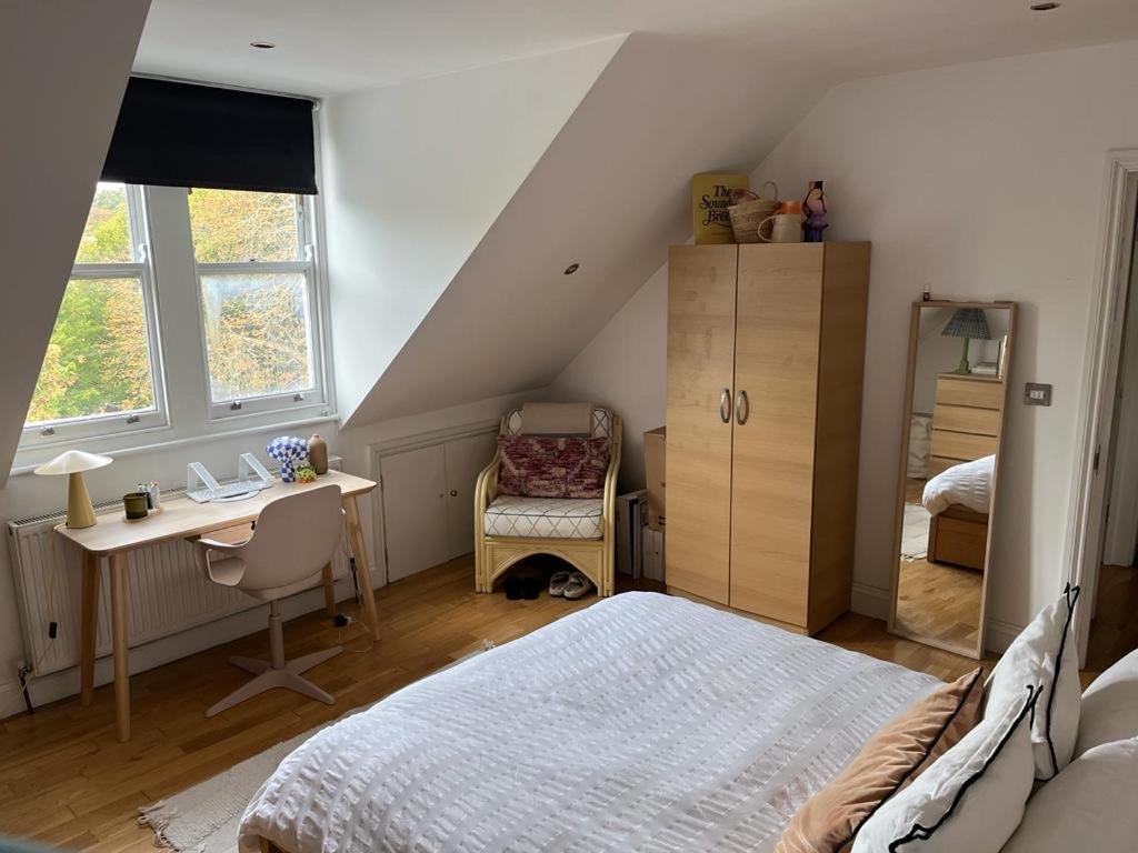 2 Bedroom Top Floor Flat, West Dulwich Free Street Parking ロンドン エクステリア 写真